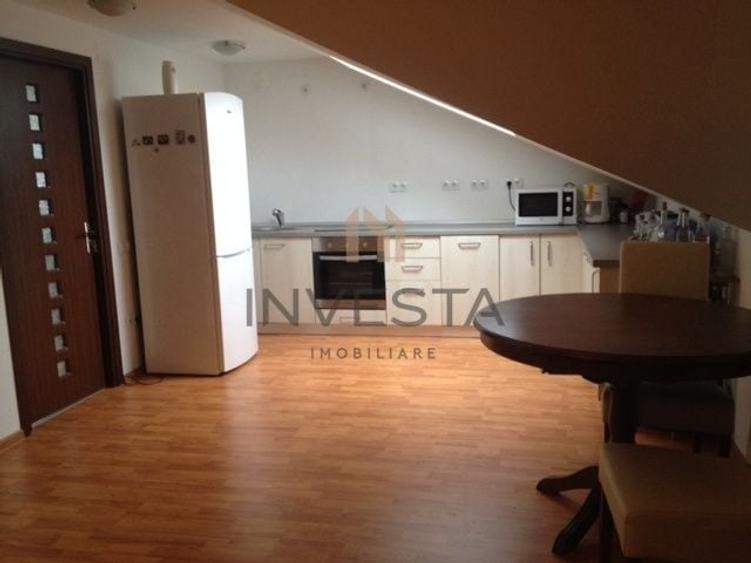 Apartament cu 3 camere semidecomandat, mobilat în Zorilor