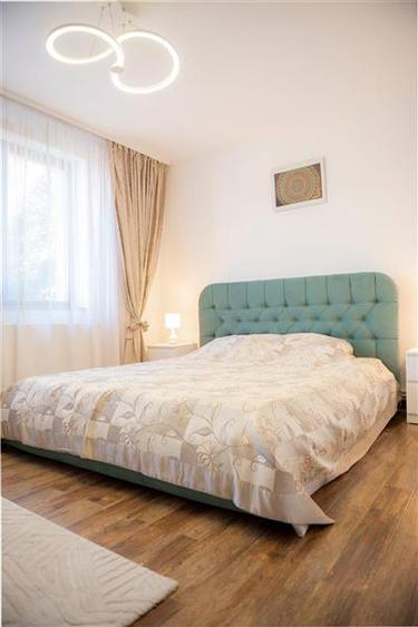 Casă individuală cu 8 camere cu Teren 555 Mp în Lazu
