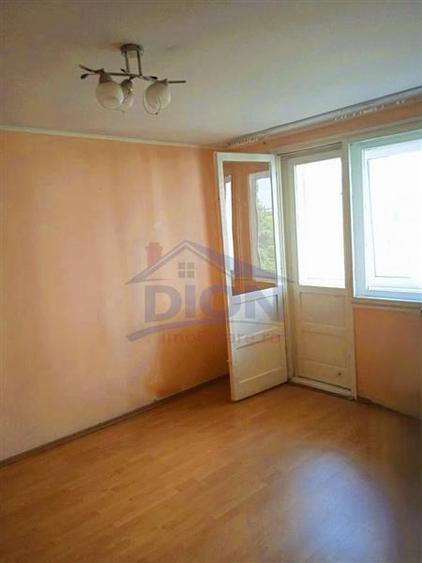 Apartament cu 3 camere semidecomandat în Drumul Taberei