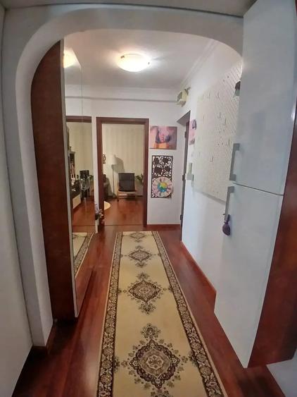 Apartament cu 4 camere decomandat, mobilat în Berceni