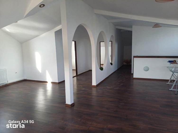 Casă cu 6 camere cu Teren 500 Mp în Cazasu