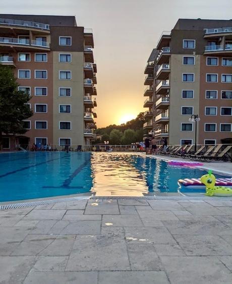 Apartament cu 3 camere semidecomandat, mobilat în Pipera