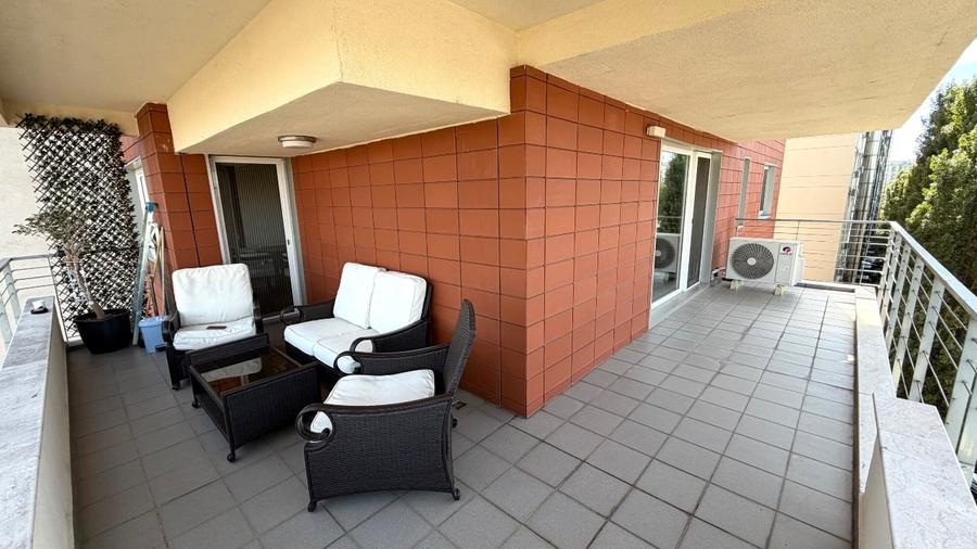 Apartament cu 3 camere decomandat, mobilat în Tei