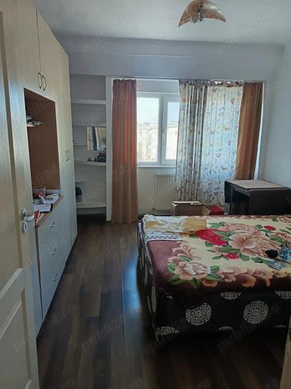 Apartament cu 3 camere decomandat în Micro 11