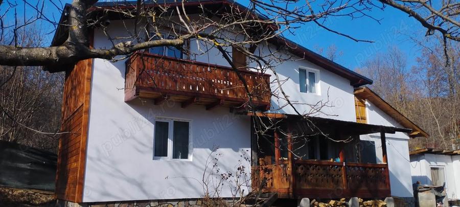 Casă cu 2 camere cu Teren 850 Mp în Central