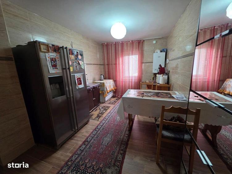 Apartament cu 4 camere decomandat în Central