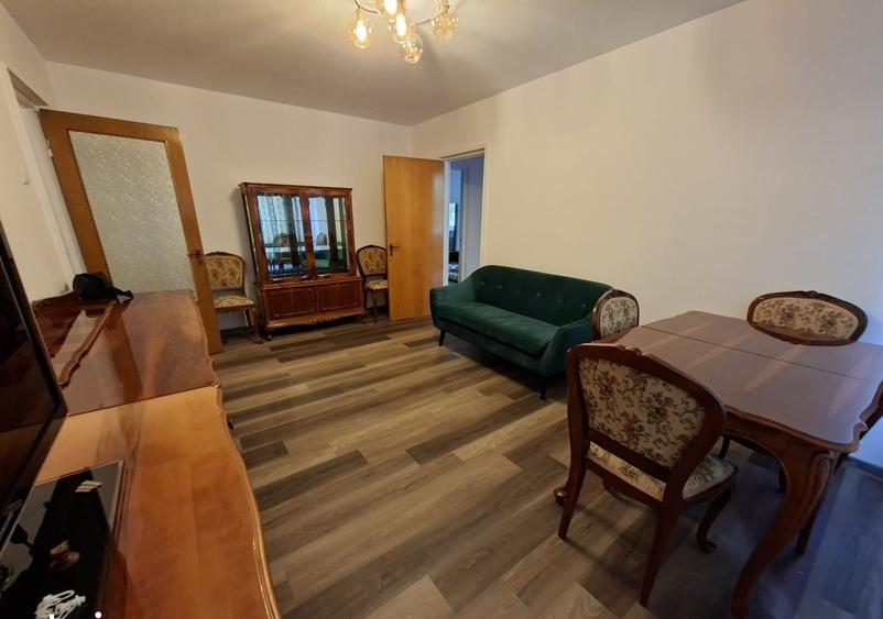 Apartament cu 3 camere semidecomandat în Drumul Taberei