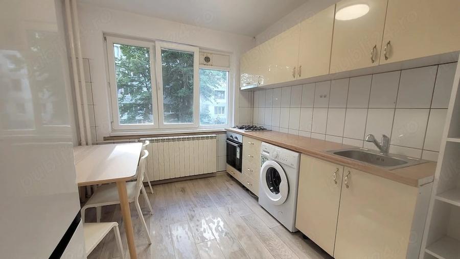 Apartament cu 3 camere decomandat în Mihai Bravu