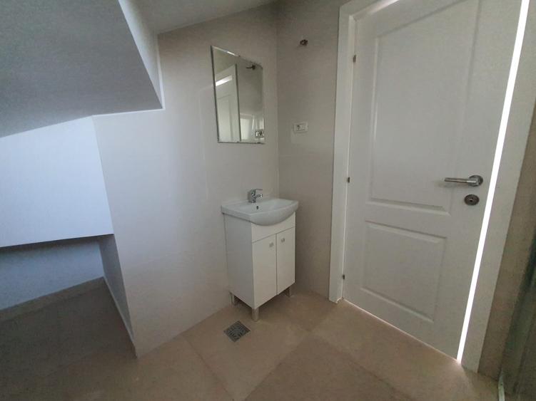 Duplex cu 4 camere cu Canalizare în Bucium