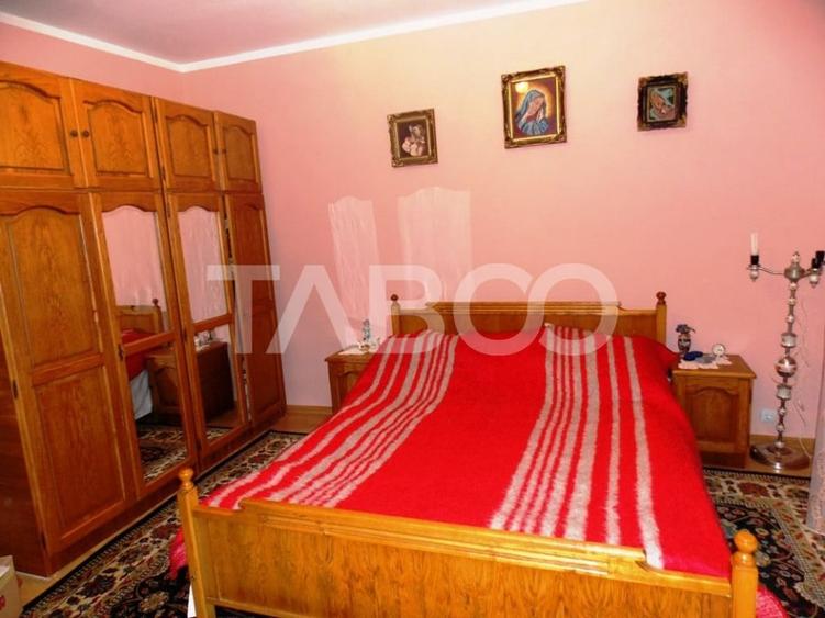 Casă individuală cu 6 camere decomandat cu Canalizare în Gușterița