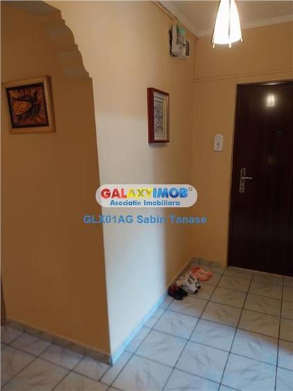 Apartament cu 3 camere decomandat, mobilat în Prundu