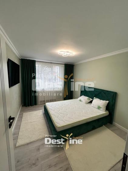 Apartament cu 3 camere semidecomandat în Central