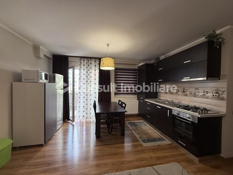 Apartament cu 3 camere semidecomandat, mobilat în Central