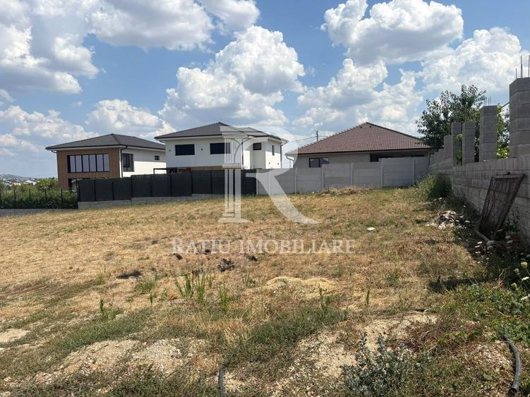 Teren Construcții intravilan de 490 mp, în Vest