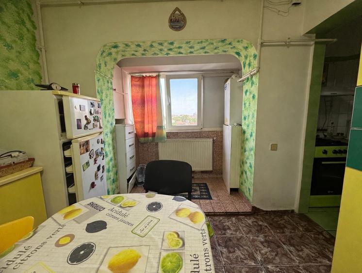 Apartament cu 3 camere decomandat în Capitol