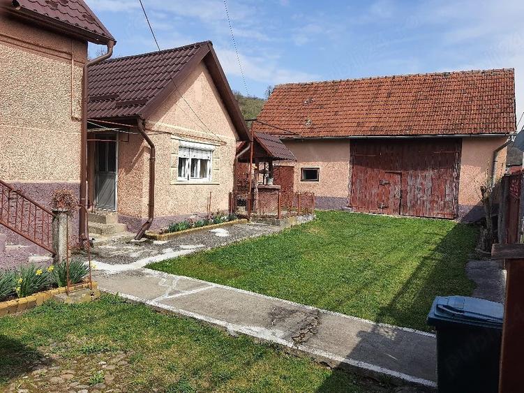 Casă cu Teren 5000 Mp în Central
