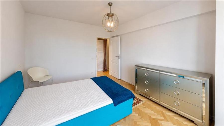 Apartament cu 2 camere semidecomandat, mobilat în Centrul Civic