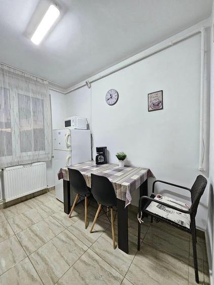 Apartament cu 2 camere semidecomandat, mobilat în Central