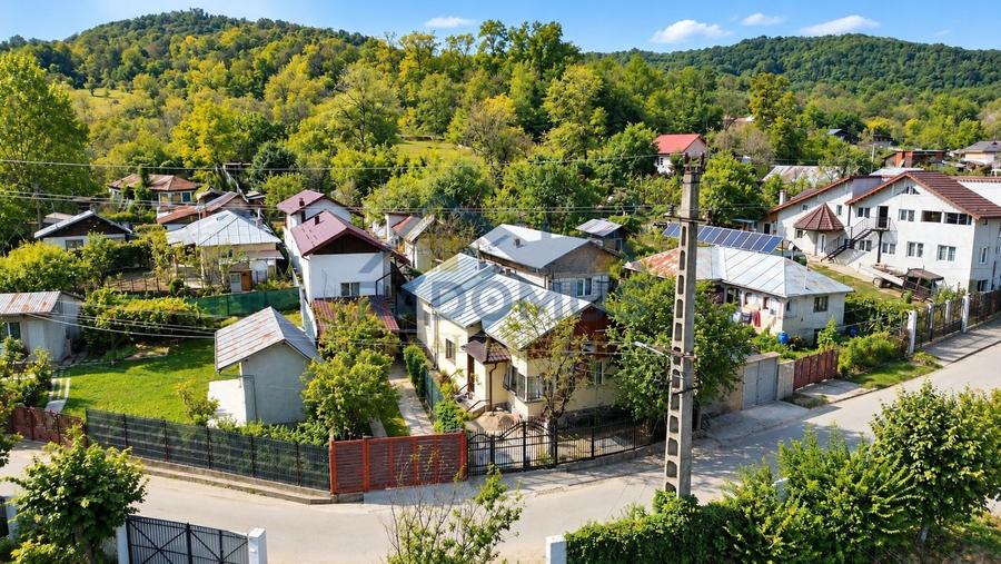 Casă individuală cu 3 camere cu Canalizare în Lopatnița