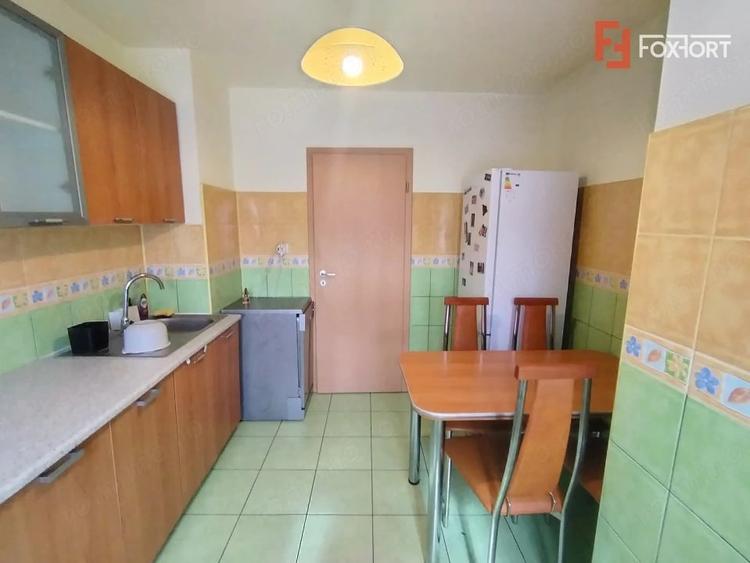 Apartament cu 4 camere decomandat în Soarelui