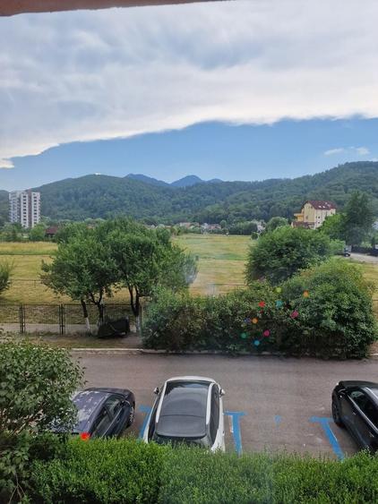 Apartament cu 4 camere decomandat în Noua
