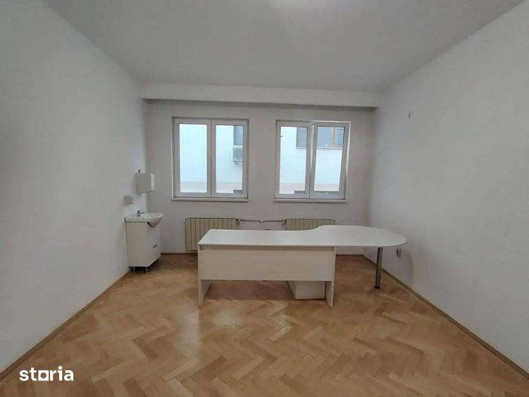 Casă cu 8 camere cu Canalizare în Floreasca
