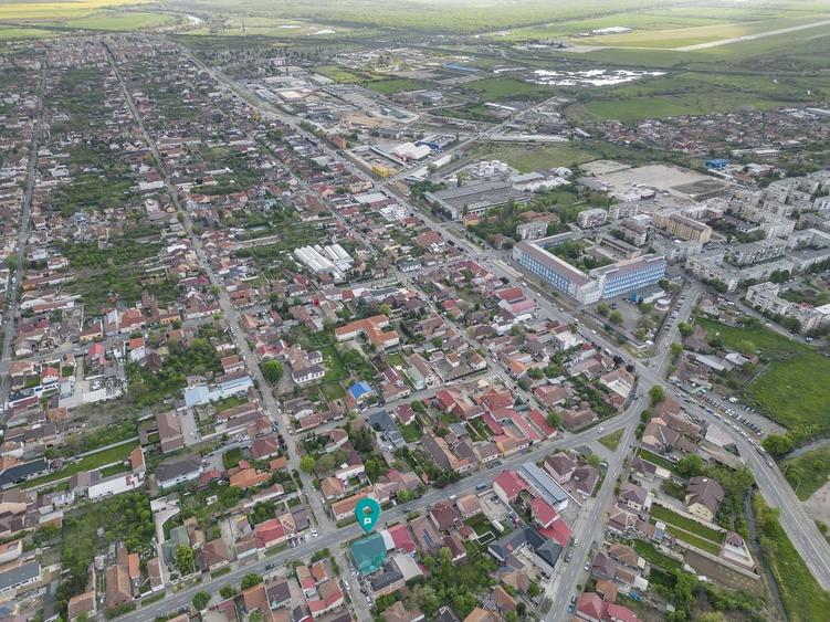 Casă individuală cu 6 camere cu Canalizare în Pârneava