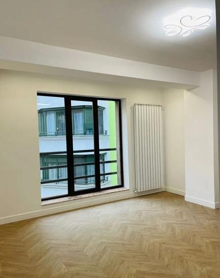 Apartament cu 4 camere semidecomandat în Casin