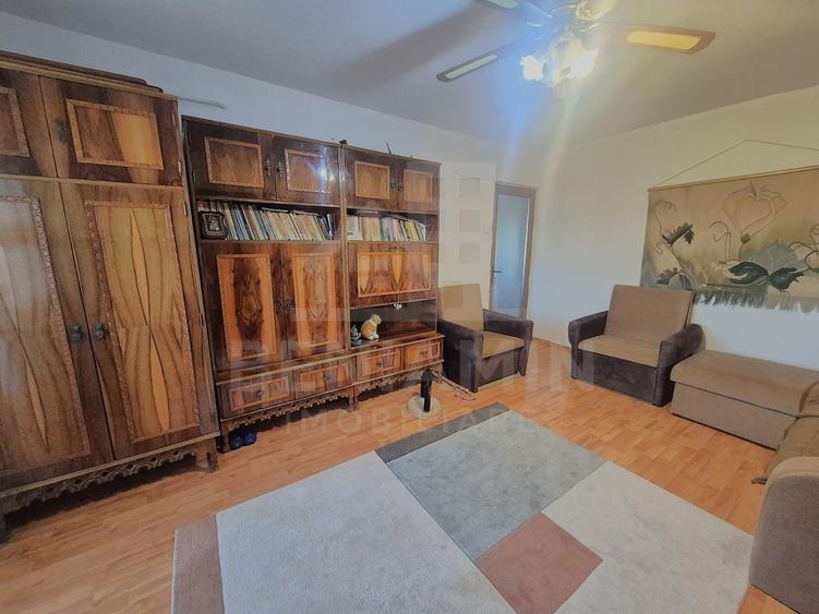 Apartament cu 3 camere semidecomandat în Lăpuș