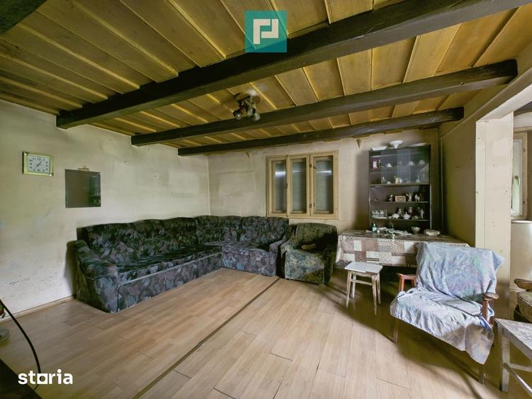 Casă cu 2 camere cu Teren 2473 Mp în Conop