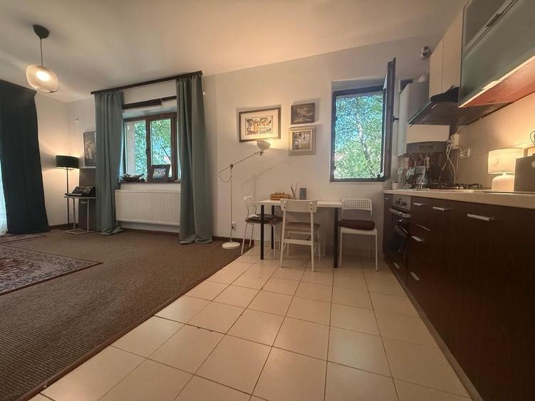 Apartament cu 2 camere decomandat, mobilat în Colentina
