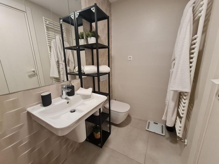 Apartament cu 3 camere decomandat în Aviației