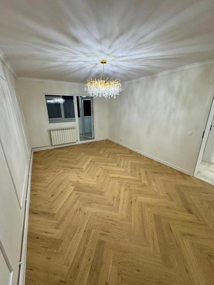 Apartament cu 3 camere decomandat în Palat