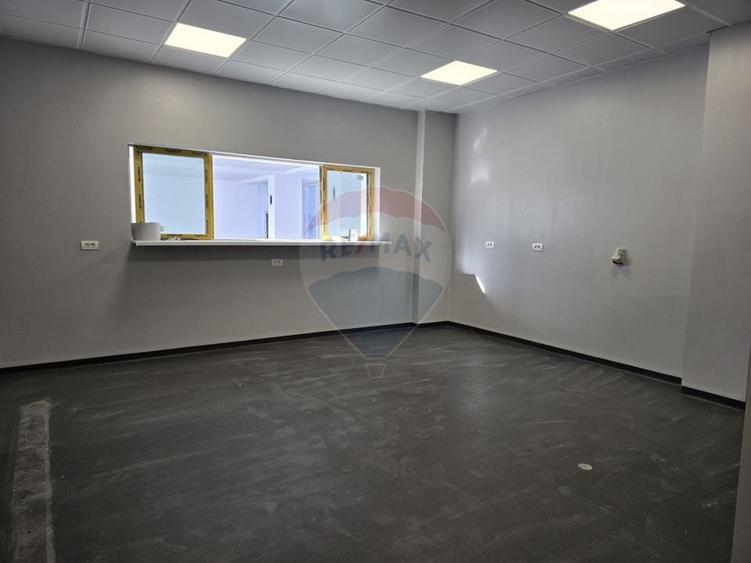 Spațiu comercial, de 1,063.4499511719 mp, în Moieciu de Sus