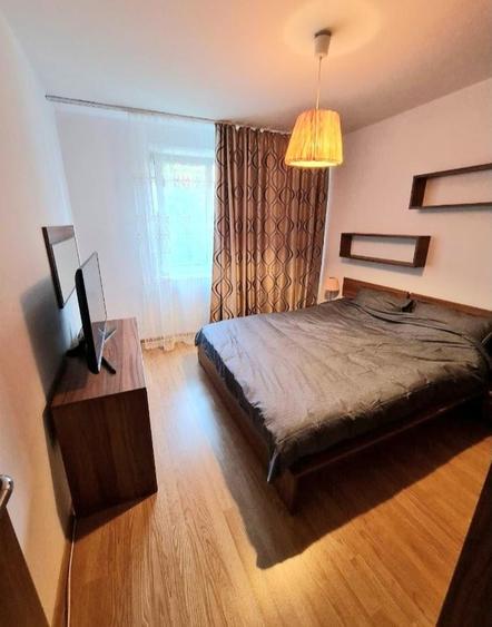 Apartament cu 3 camere semidecomandat în Lacul Tei