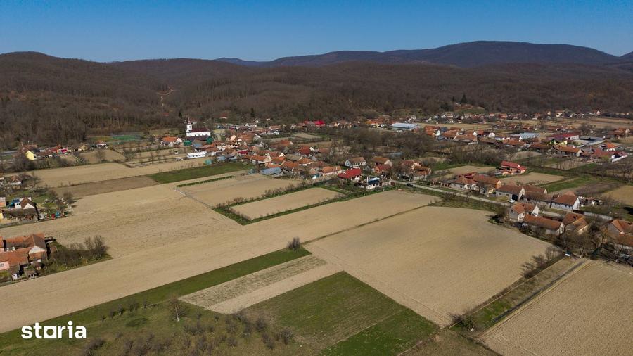 Teren de 2970 mp, în Mașloc