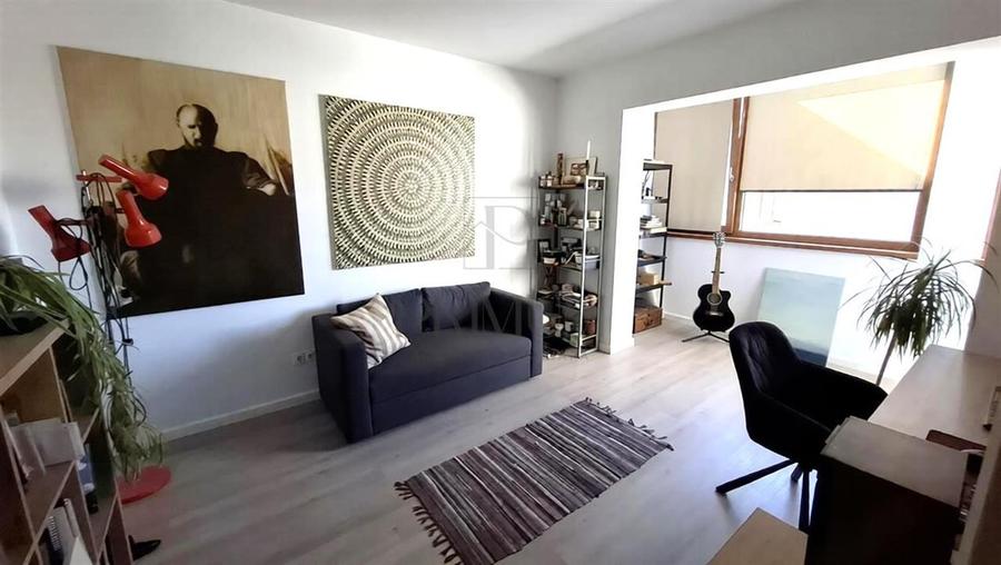 Apartament cu 3 camere decomandat, mobilat în Torontalului