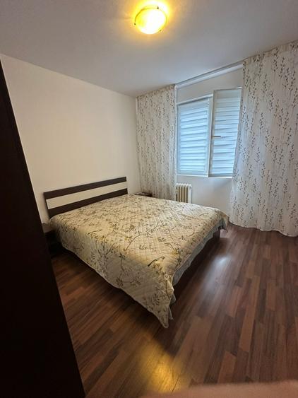 Apartament cu 3 camere semidecomandat în Gorjului