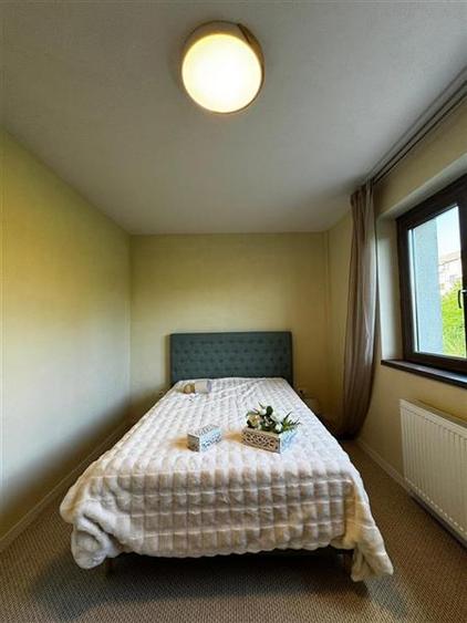 Apartament cu 3 camere semidecomandat, mobilat în Borhanci