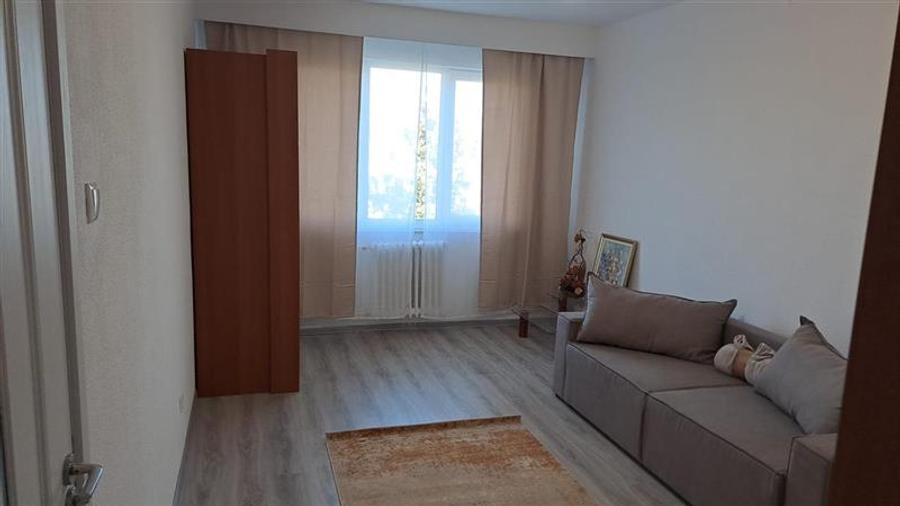 Garsonieră semidecomandată, mobilată în Gruia