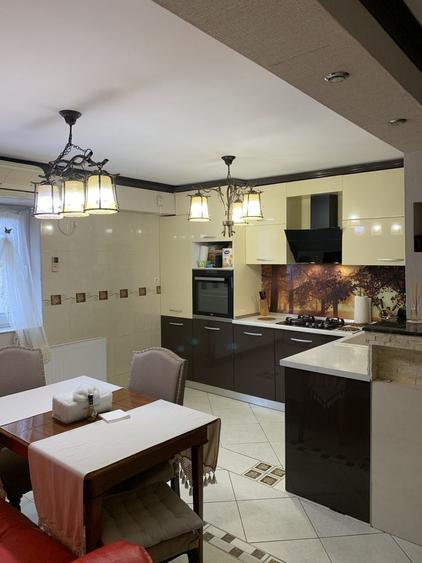 Apartament cu 3 camere decomandat în Nerva Traian
