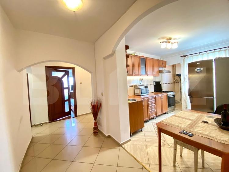 Apartament cu 4 camere decomandat, mobilat în Mărăști
