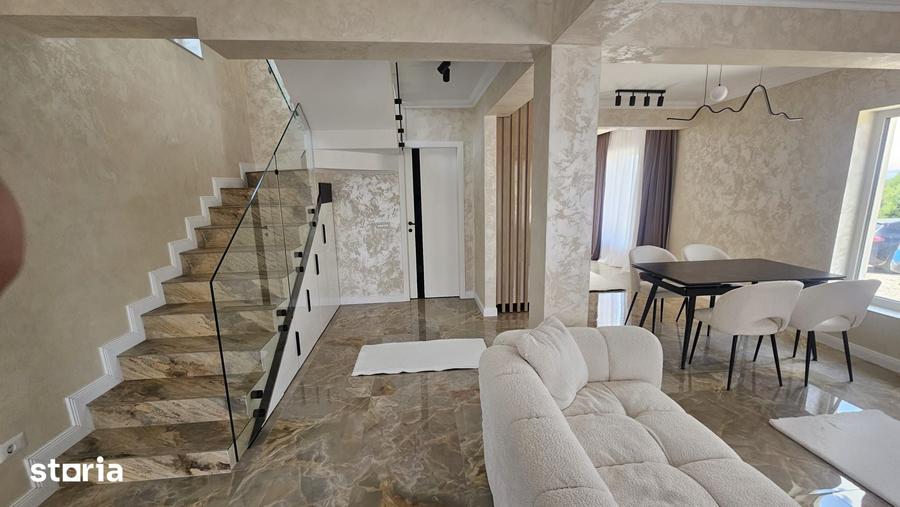 Casă cu 4 camere cu Teren 300 Mp în Central
