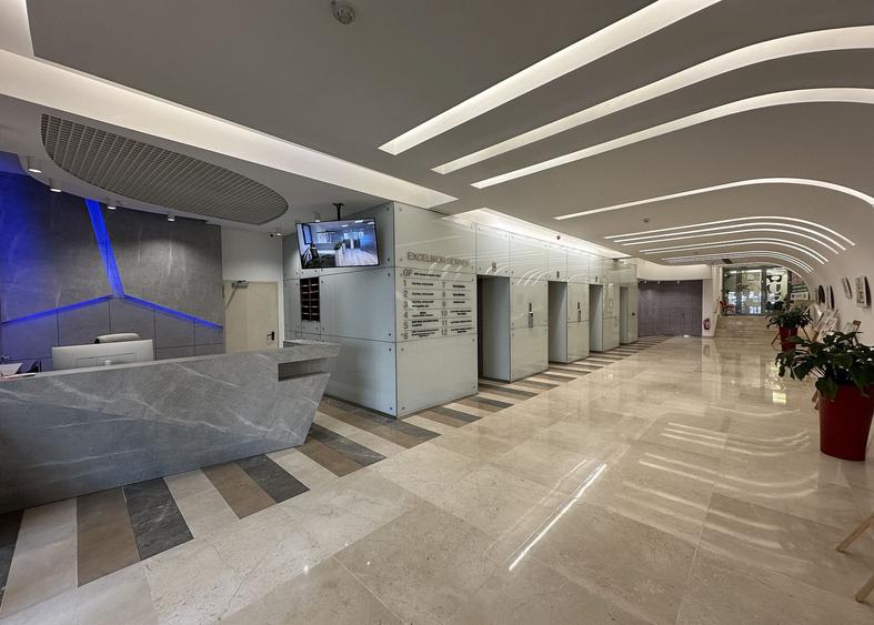 Birou, de 8,150 mp, în Universitate