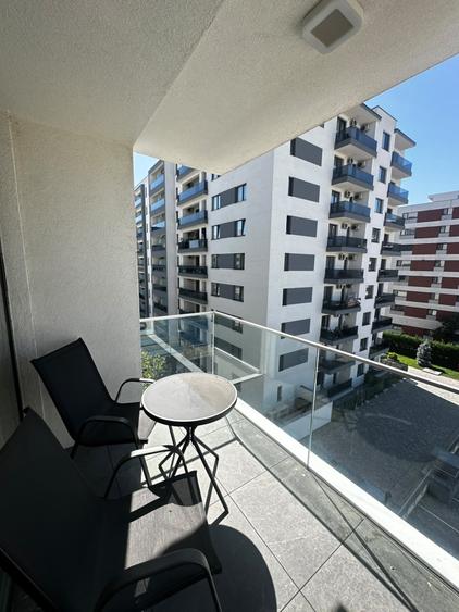 Apartament cu 3 camere semidecomandat, mobilat în Pipera