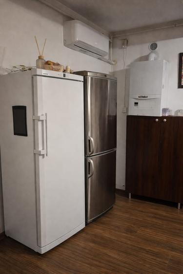 Apartament cu 3 camere semidecomandat în Florești