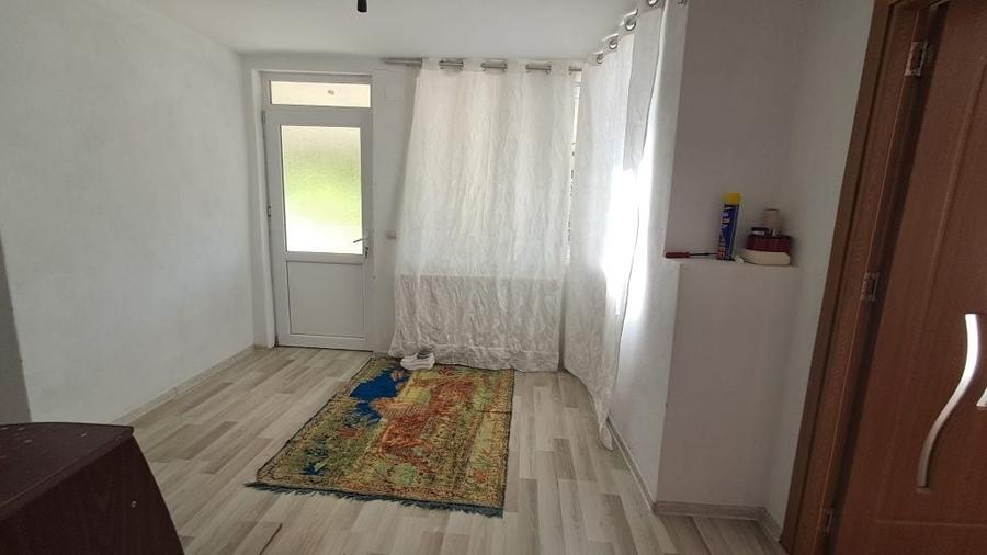 Casă cu 3 camere în Stănești
