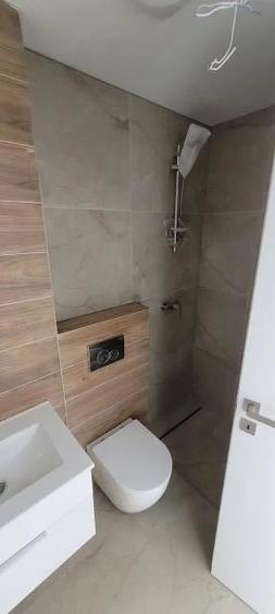 Apartament cu 3 camere decomandat în Baicului