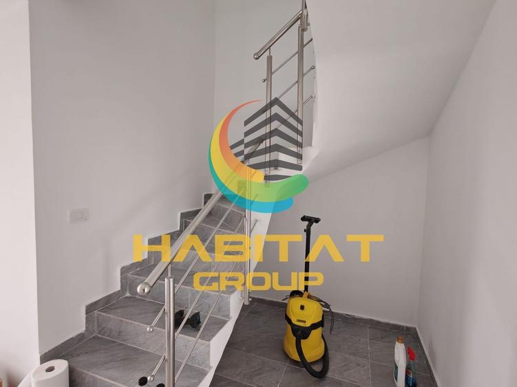 Duplex cu 4 camere cu Canalizare în Exterior Est
