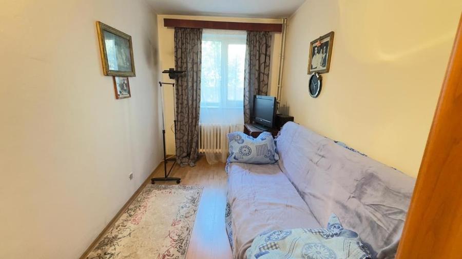 Apartament cu 3 camere decomandat în Noua